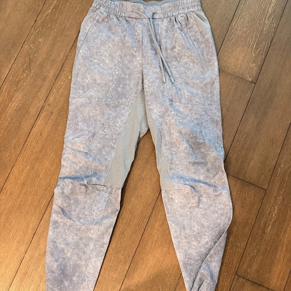 lululemon Men's License to Train Jogger- Size Small- Gray